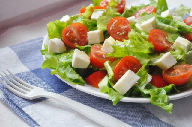 Рецепты салатов с сыром моцарелла