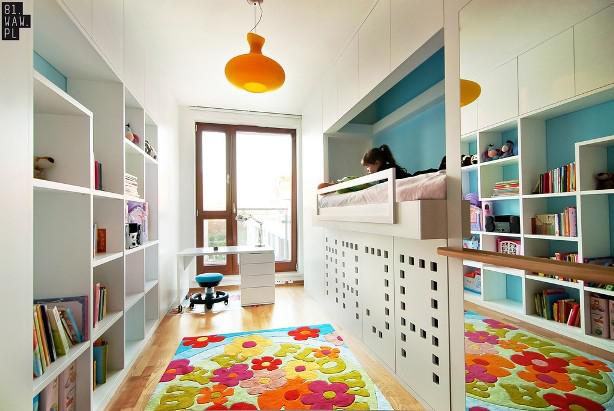 Как оформить узкую детскую комнату