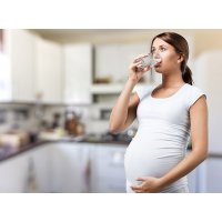 Как пить воду при беременности
