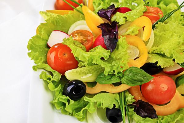 Салаты из летних овощей: ТОП-5 рецептов