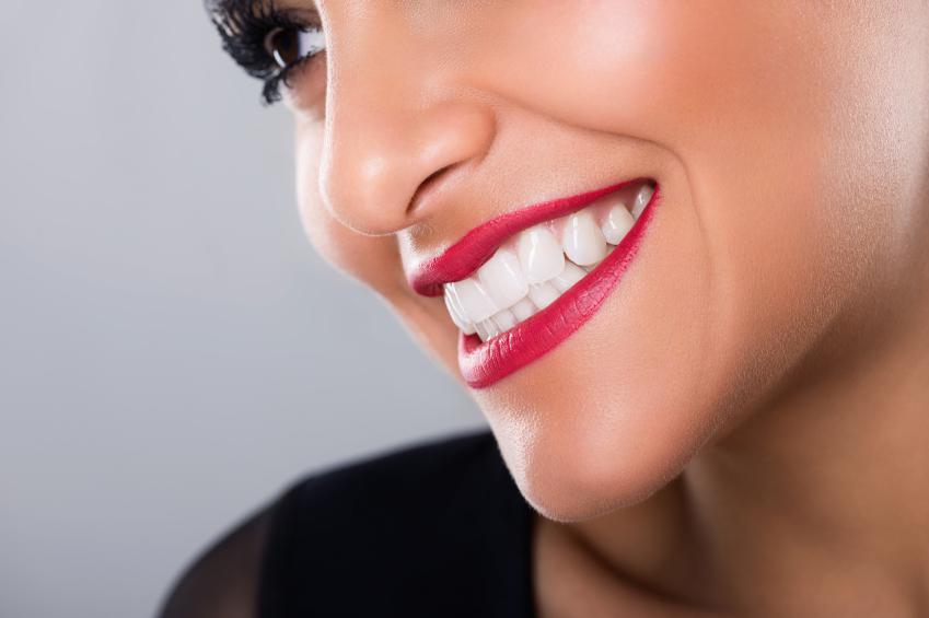 Художественная реставрация зубов: особенности процедуры