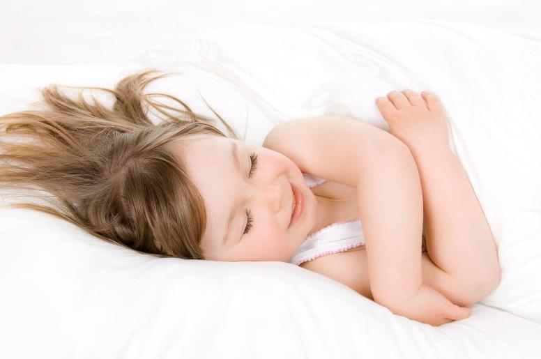 Как правильно выбрать одеяло для ребенка