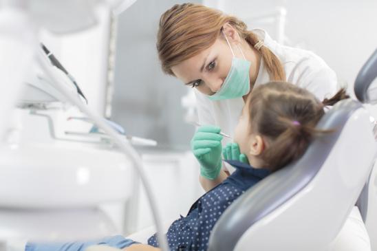 Кариес молочных зубов у детей: причины, лечение, профилактика