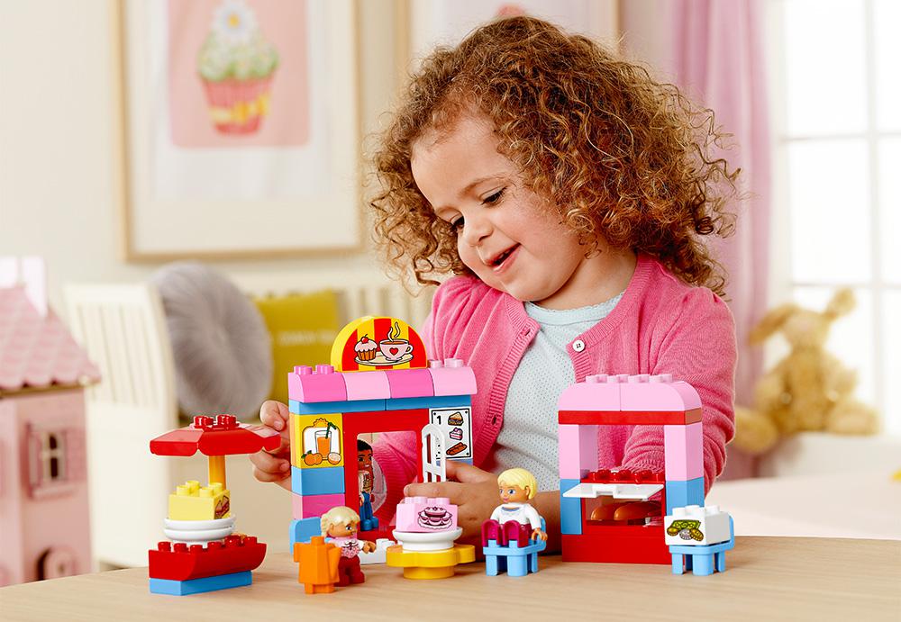 Игрушки для детского сада. Полезные игрушки для детей. Можно игру игрушку. Игрушки для детей раннего возраста. Робот бибо fisher price круглый.