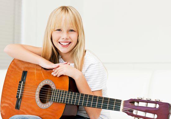 Уроки музыки: гитара для ребенка младшего школьного возраста