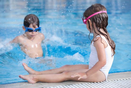 Плавание в бассейне для ребенка: за и против