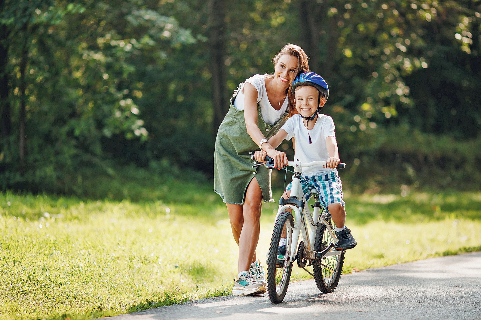 Как научить ребенка езды на велосипеде