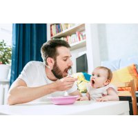 Чем кормить малыша в 6 месяцев