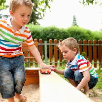 Детская площадка на даче: правила безопасности