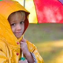 Как выбрать детский зонтик и дождевик