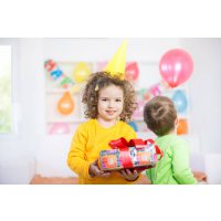 Как выбрать подарок ребенку: основные правила выбора