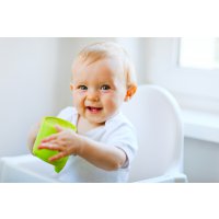 Коли можна давати соки немовляті: перший прикорм