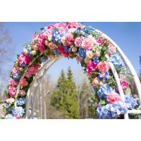 Оформление свадьбы: живые или искусственные цветы?