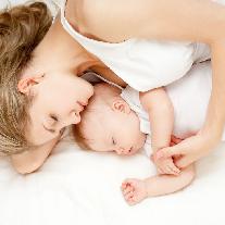Плюсы и минусы совместного сна с новорожденным