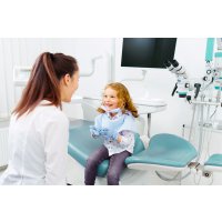 Почему темнеют зубы у детей: причины и лечение