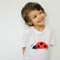 Рисунок акриловыми красками на детской футболке