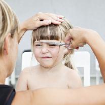Як підготувати дитину до походу в перукарню