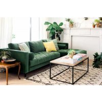 Зеленый диван в интерьере гостиной
